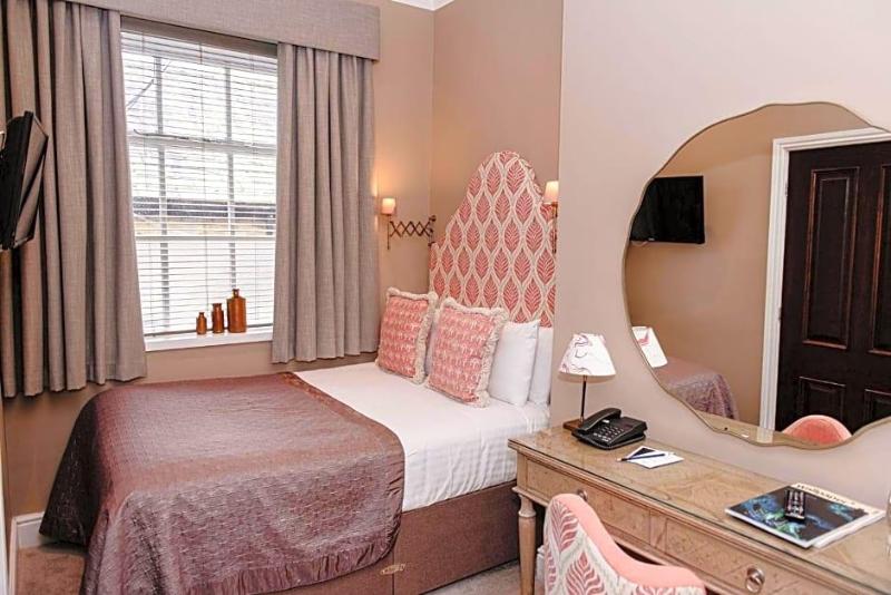 Woodlands Hotel image
