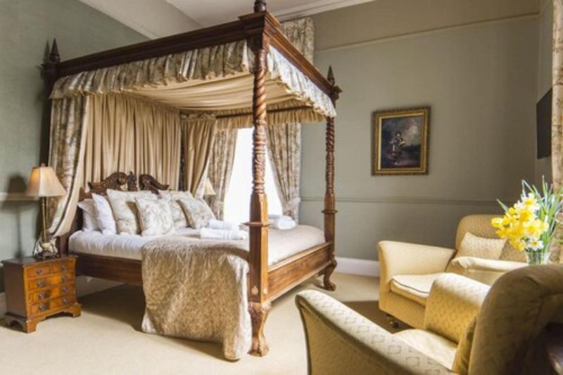 The Manor Hotel image