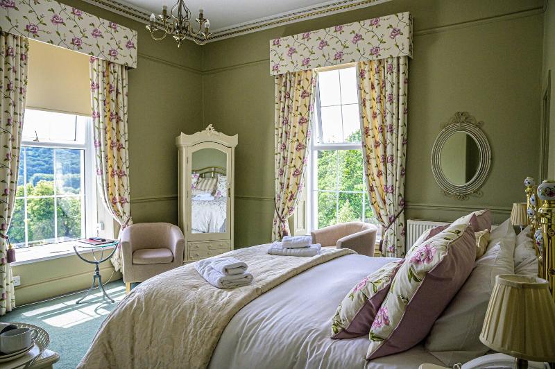 The Manor Hotel image