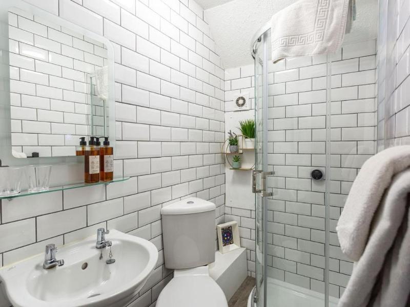 Norbury House Stylish Accommodation image
