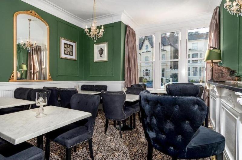 The Lansdowne Hotel image