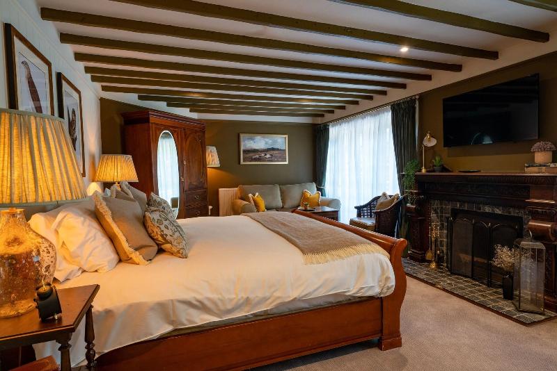 High Corner Inn image
