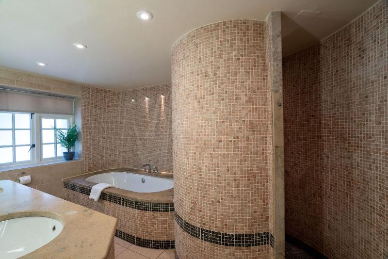 High Corner Inn image
