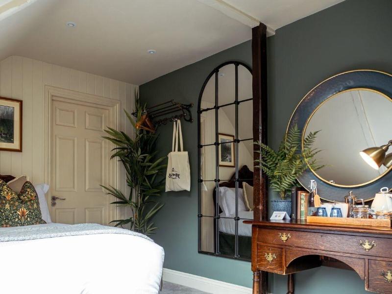 High Corner Inn image