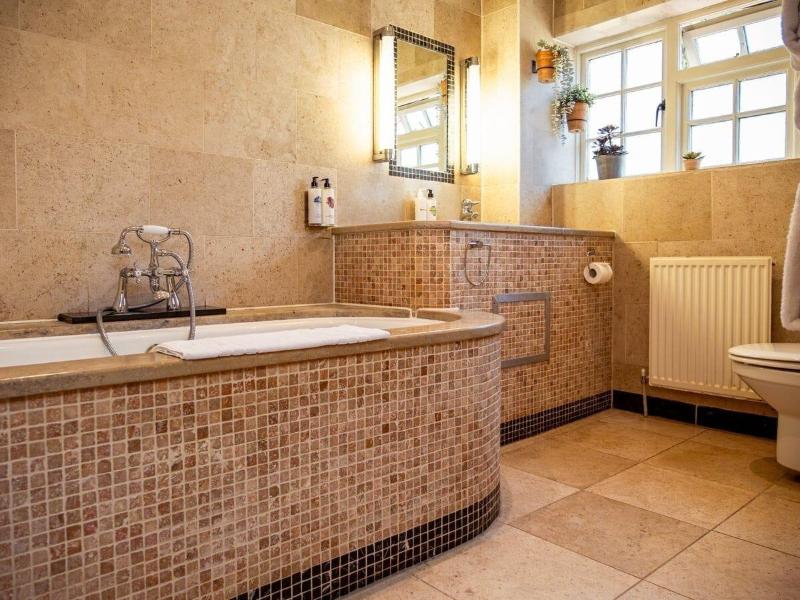 High Corner Inn image