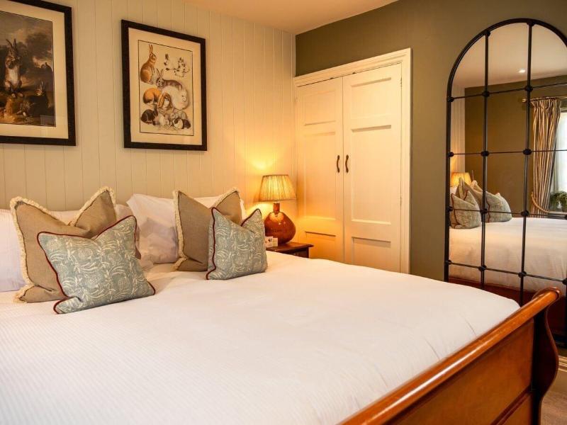 High Corner Inn image
