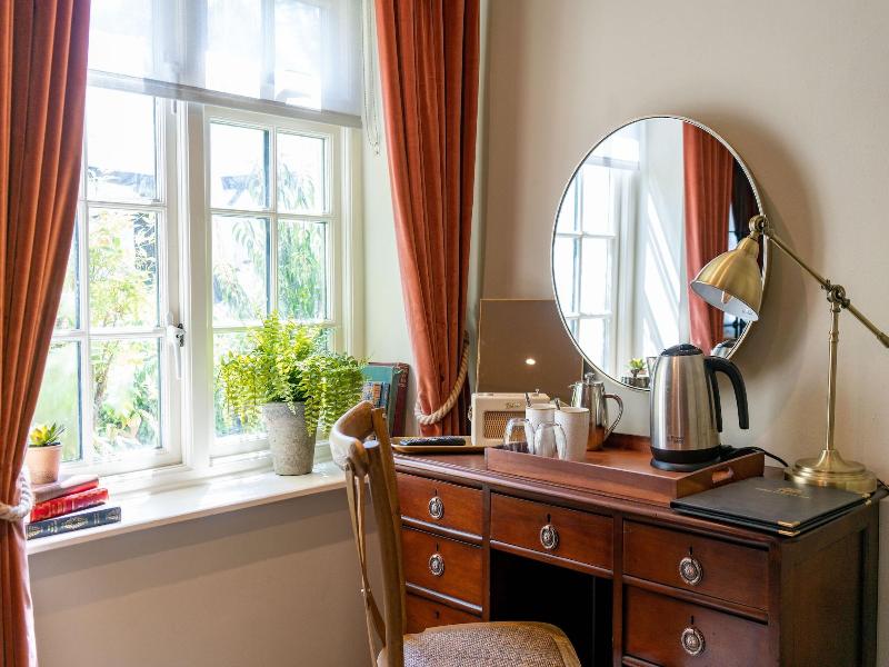 High Corner Inn image