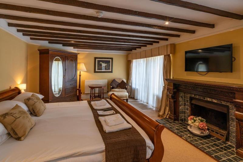 High Corner Inn image