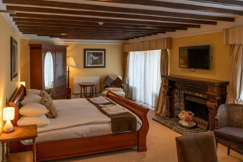 High Corner Inn image