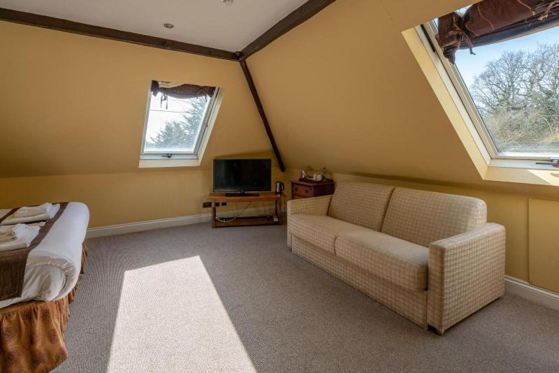 High Corner Inn image