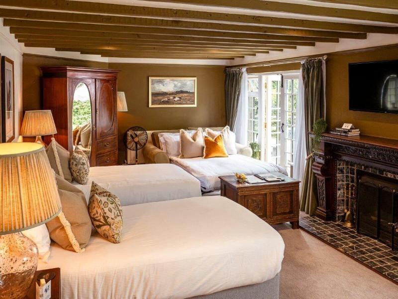 High Corner Inn image