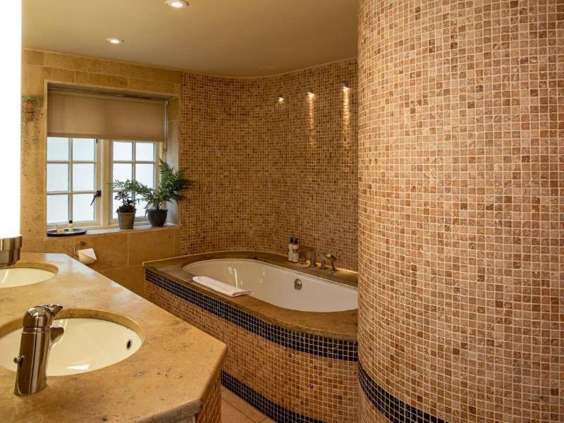 High Corner Inn image