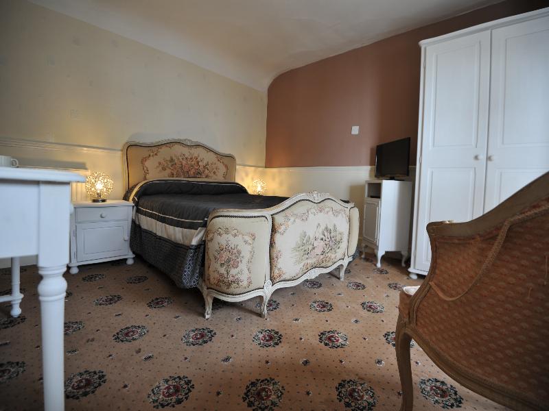 Crown Hotel Brackley image