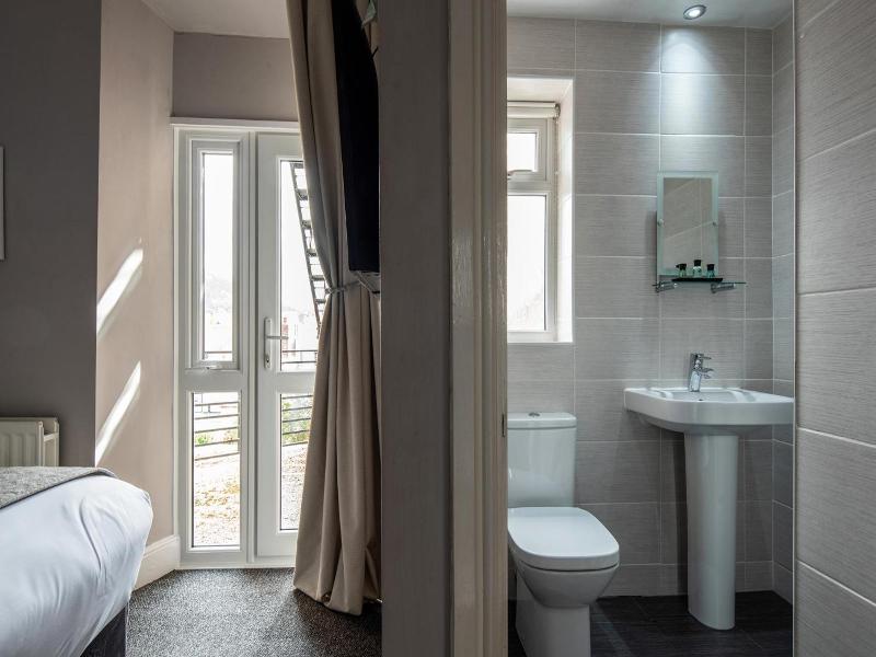Buxton House Bed and Breakfast. image