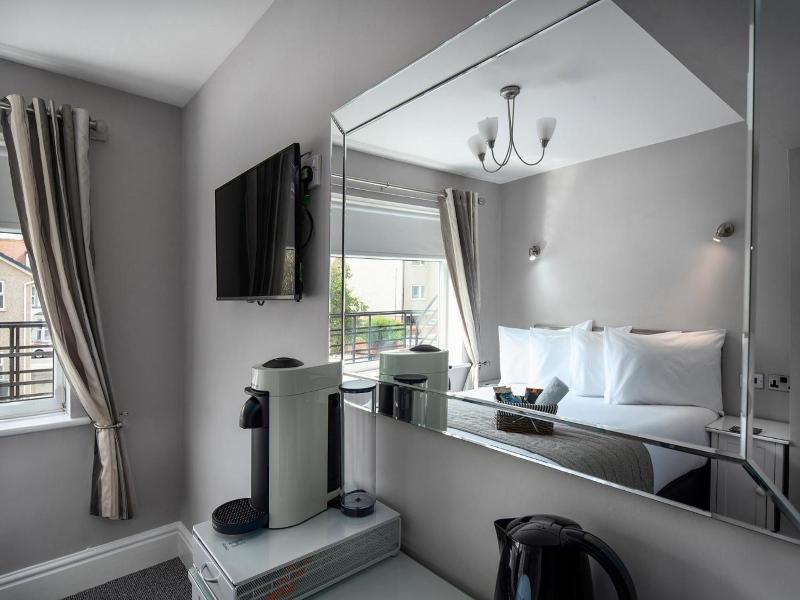 Buxton House Bed and Breakfast. image
