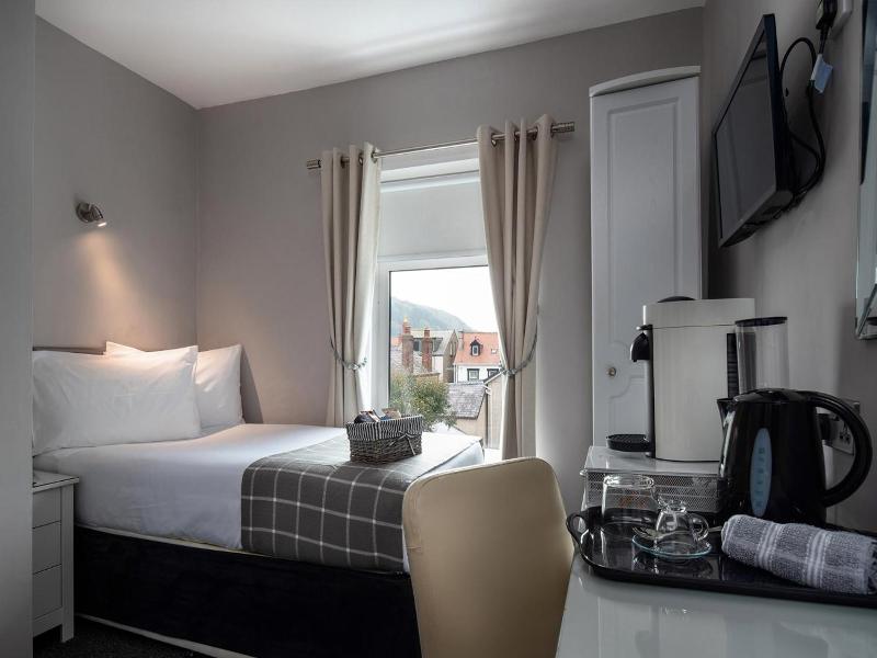 Buxton House Bed and Breakfast. image
