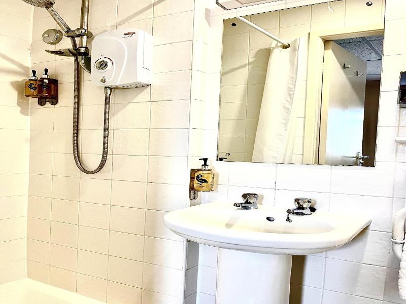 Clifton Court Hotel  image