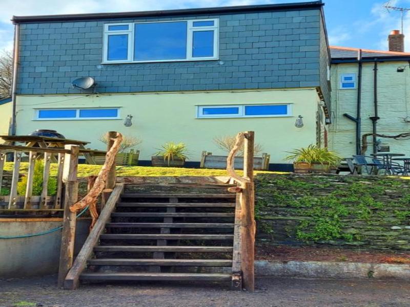 Sportsmans Valley Hotel image