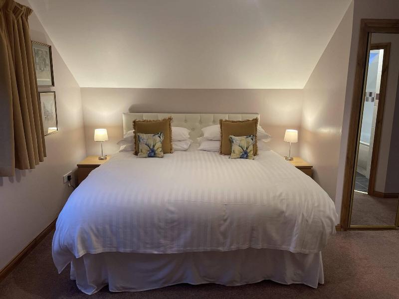 Foxglove Suites and Cottages image