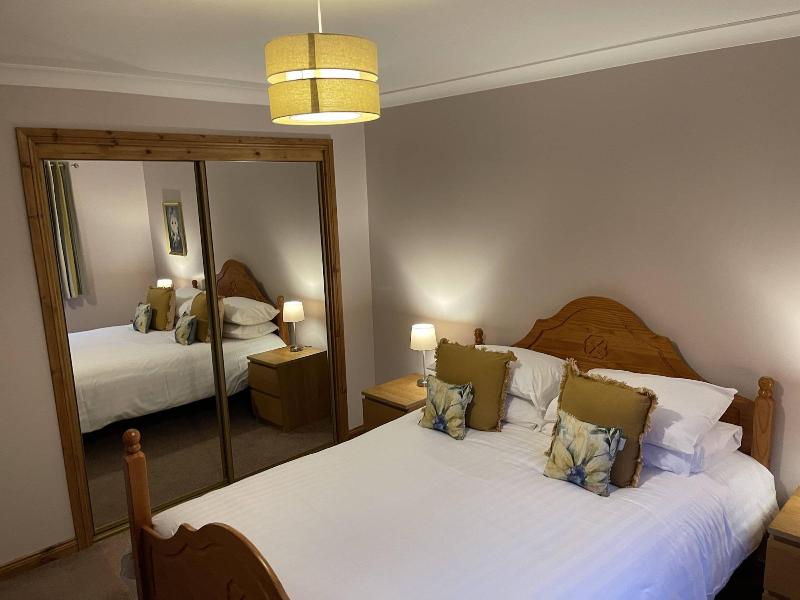 Foxglove Suites and Cottages image