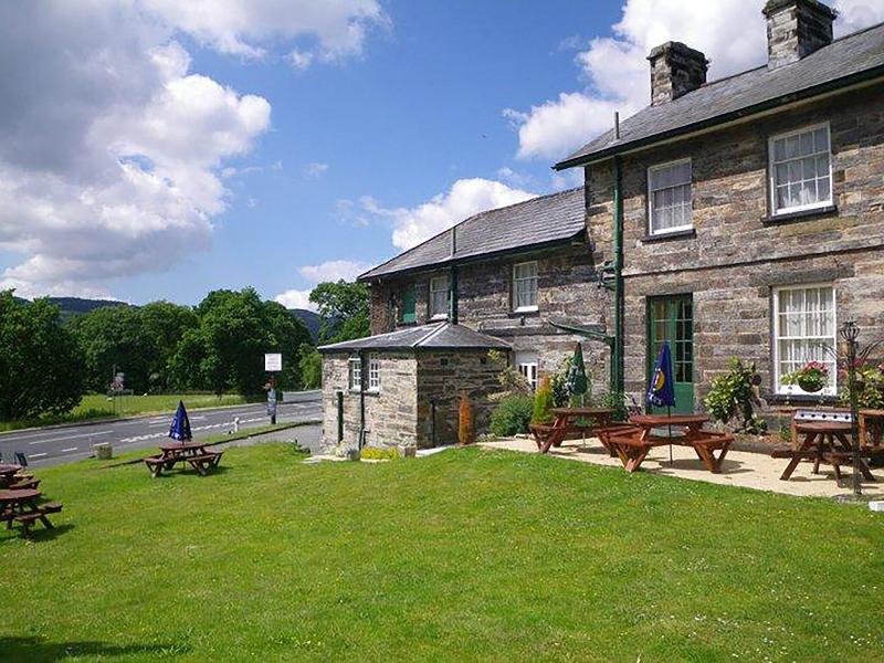 The Oakeley Arms Hotel image