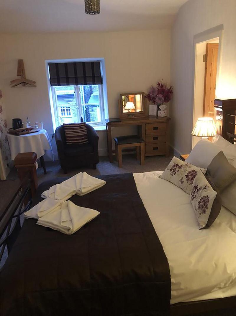 The Oakeley Arms Hotel image