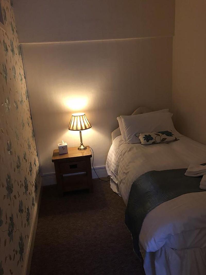 The Oakeley Arms Hotel image