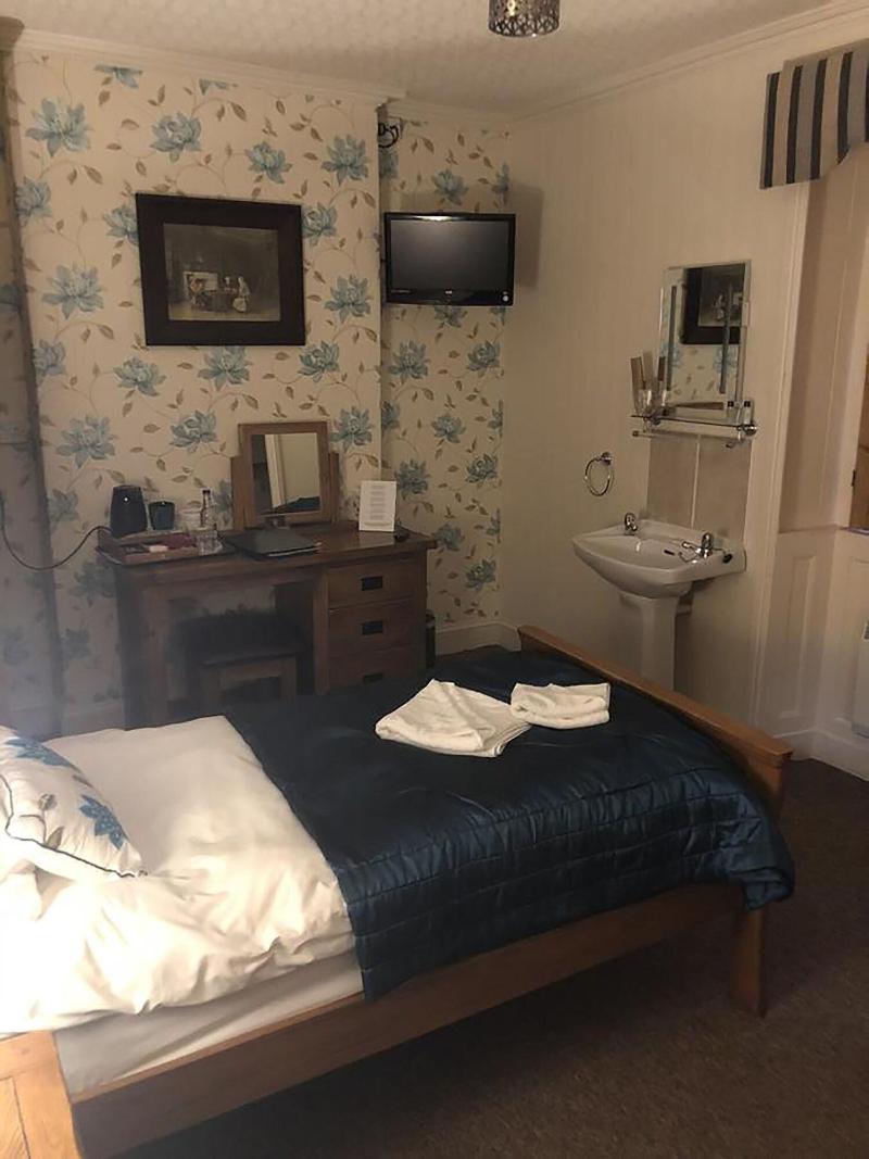 The Oakeley Arms Hotel image