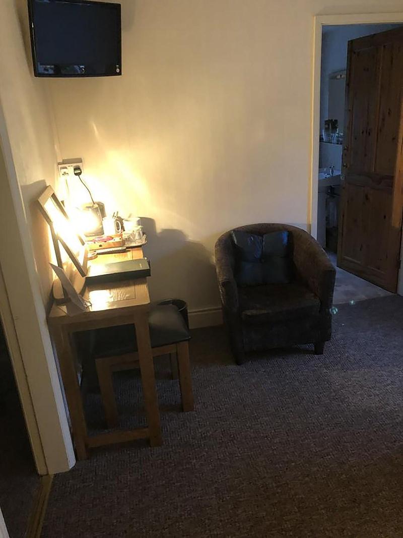 The Oakeley Arms Hotel image