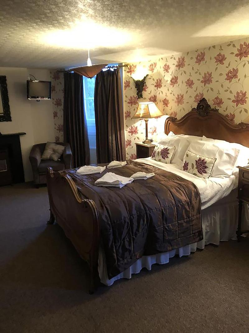The Oakeley Arms Hotel image