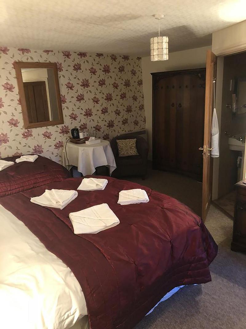 The Oakeley Arms Hotel image
