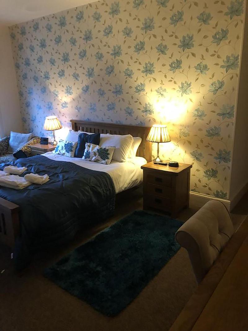 The Oakeley Arms Hotel image