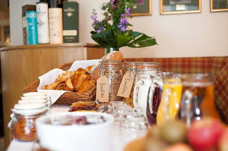 The Pipers  Tryst Hotel image
