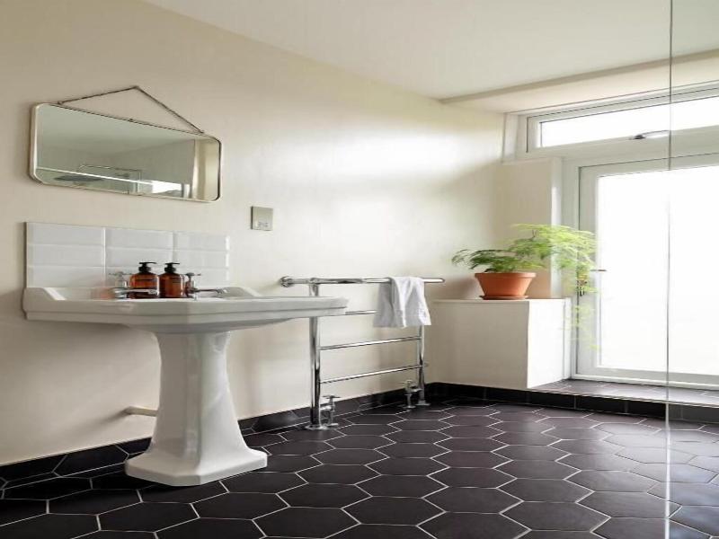 Chestnut Villa image