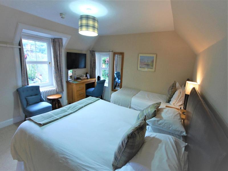 Tigh Na Cloich Hotel image