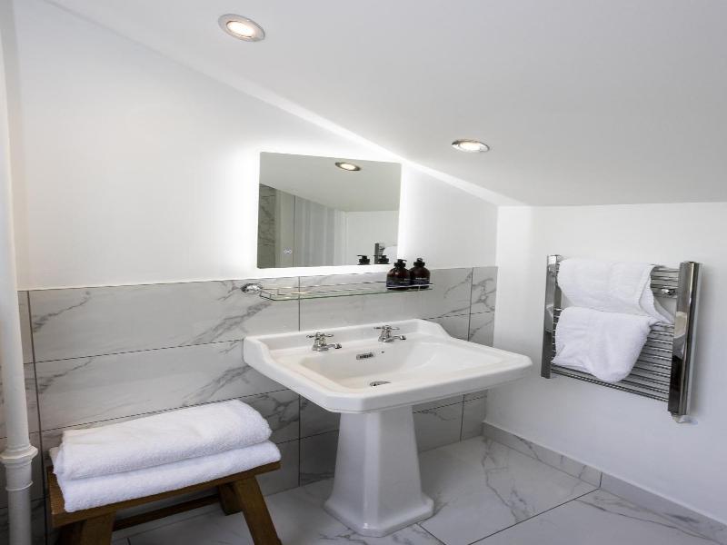 Tigh Na Cloich Hotel image