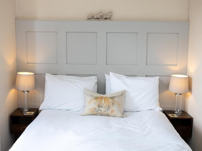 Tigh Na Cloich Hotel image