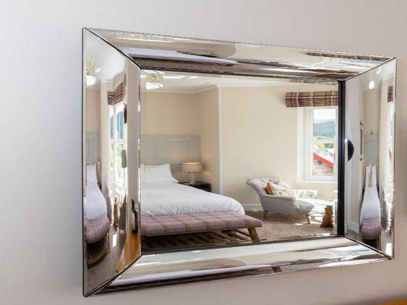 Tigh Na Cloich Hotel image