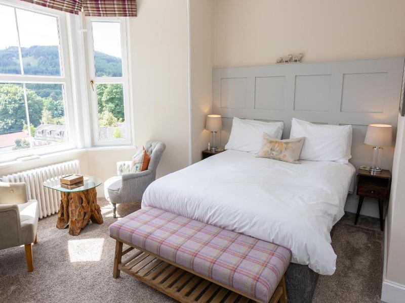 Tigh Na Cloich Hotel image