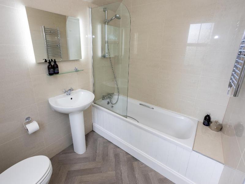Tigh Na Cloich Hotel image