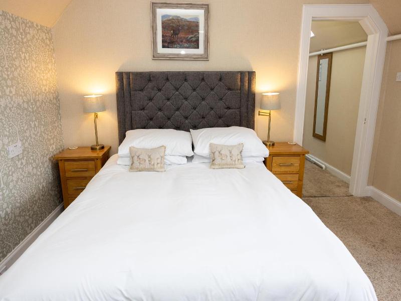 Tigh Na Cloich Hotel image