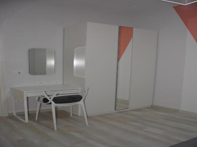 Langtrys image