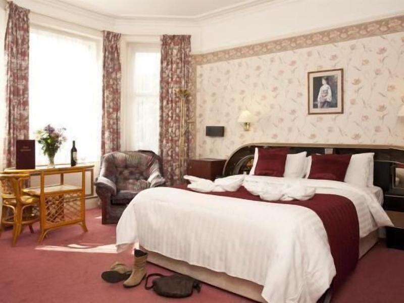 Denewood Hotel image