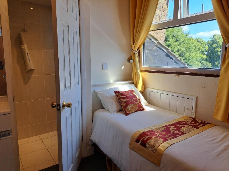 Diamond House Hotel image