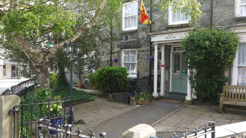 Ivy House image