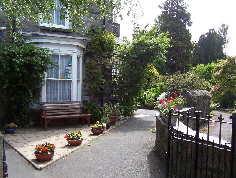 Ivy House image