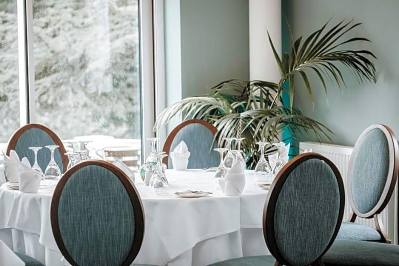 Manor Parc Hotel image