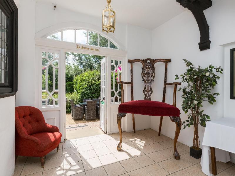 De Rougemont Manor Hotel image