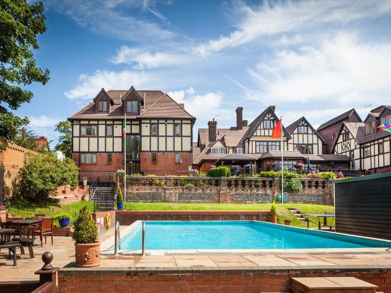 De Rougemont Manor Hotel image