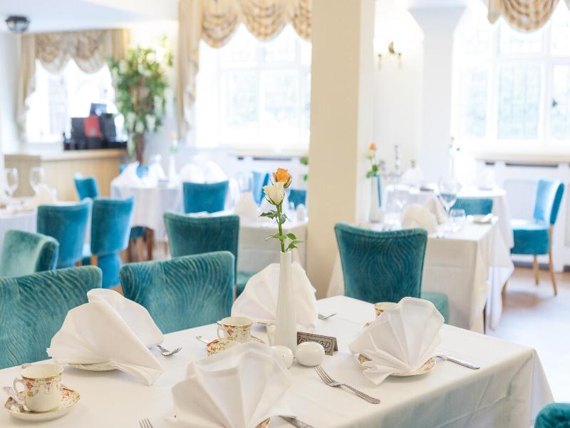 De Rougemont Manor Hotel image